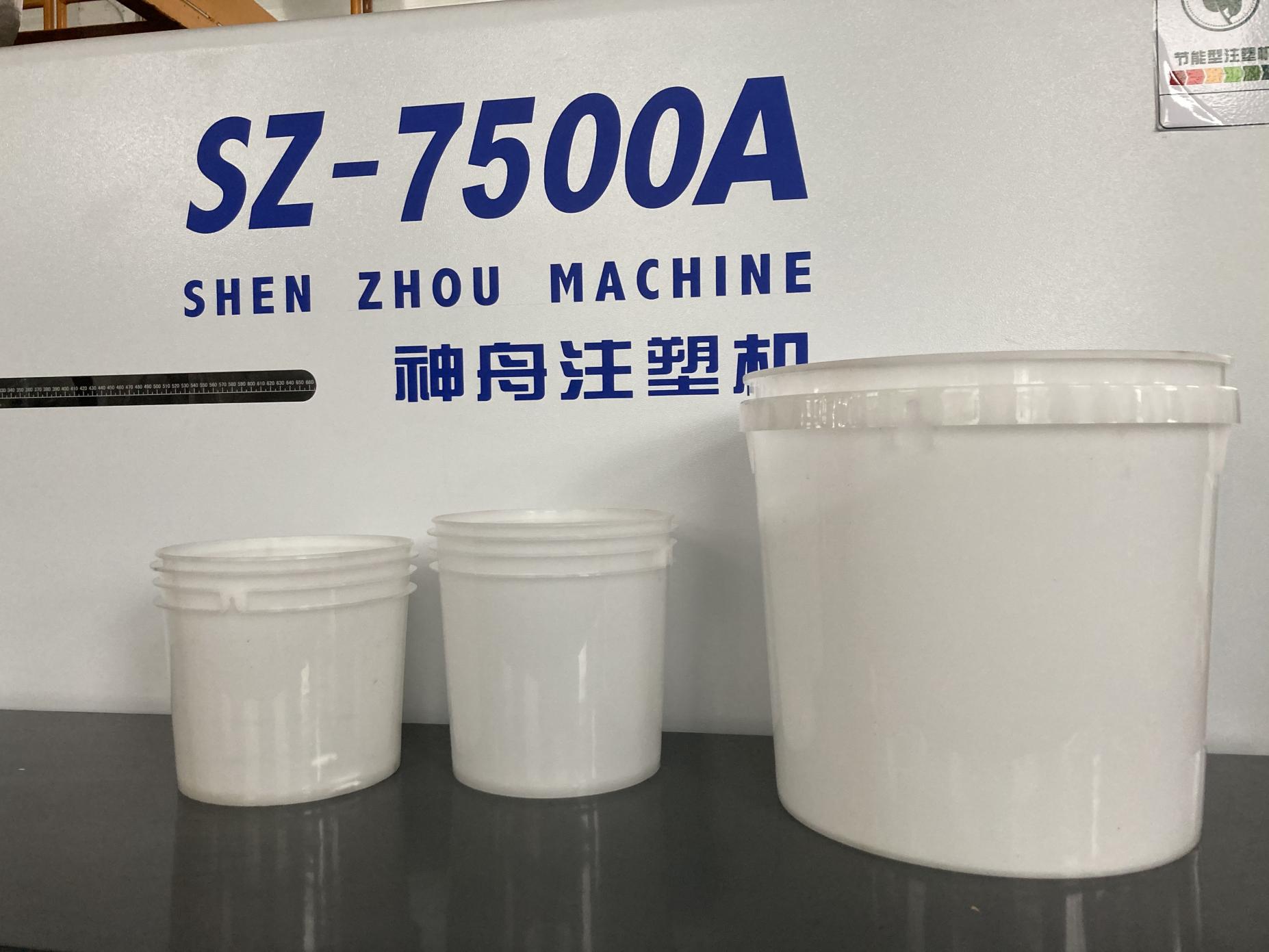 bucket pet perform small scale injection molding machine