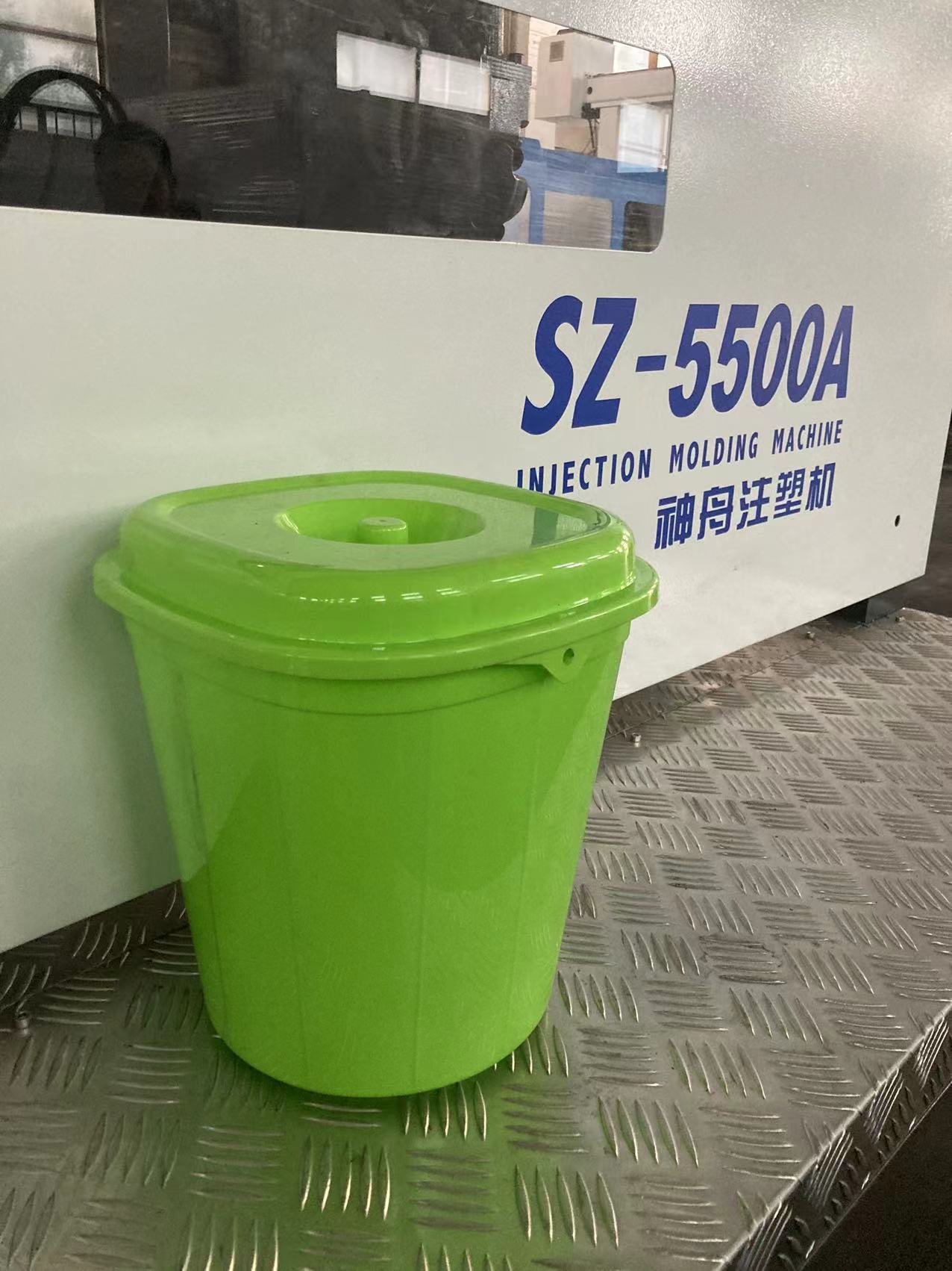 Plastic Bucket Trash Can Small Injection Molding Machine