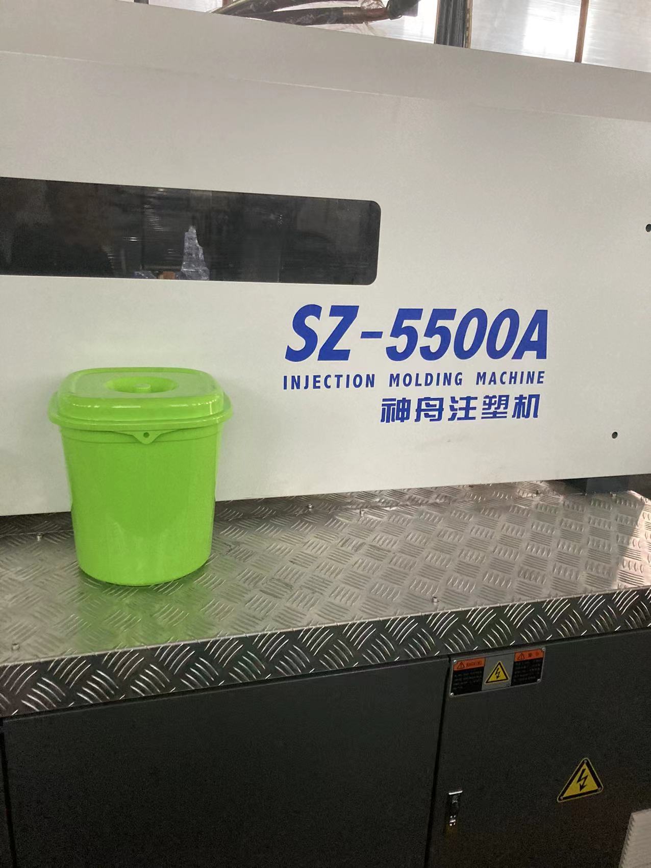 Plastic Recycling Waste Bin Making Injection Molding Machine